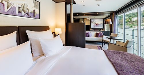 ROYAL SUITE - 300 SQ. FT.