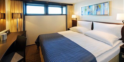 AVALON DELUXE STATEROOM (CAT. D, E) - 172 SQ. FT.