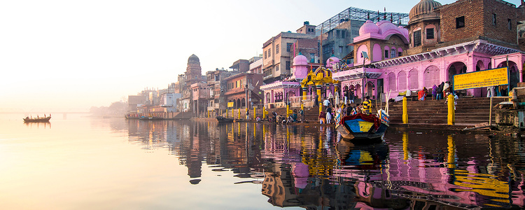 Colorful India & the Ganges River with Southern India & Varanasi
