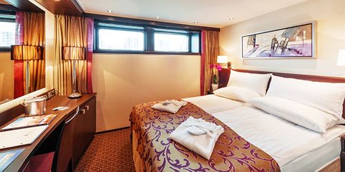 AVALON DELUXE STATEROOM (CAT. D, E) - 172 SQ. FT.